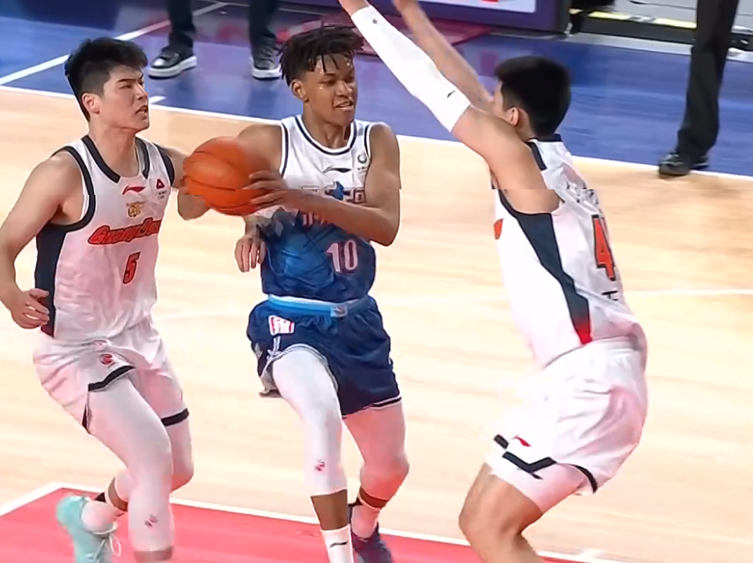 开云-气势如虹！广东完美压制新疆，胡明轩三分建功，麦考尔首秀满分